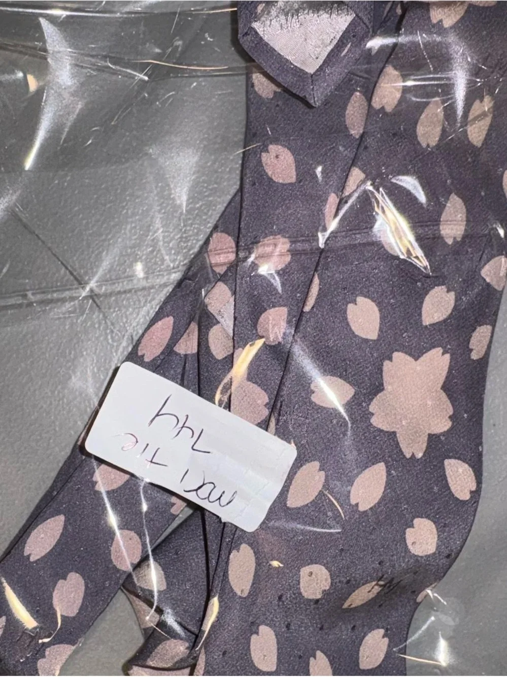 Hanae mori vintage Pink Leaf Pattern Gray Silk Tie